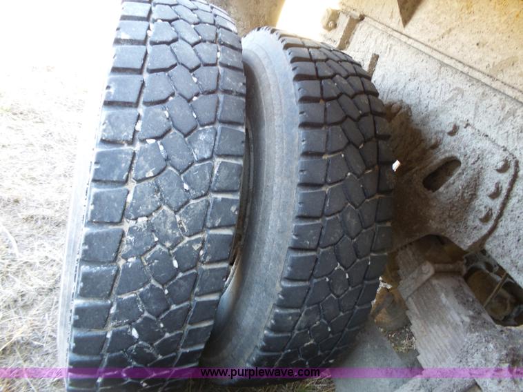 image for item L3697 2000 International F4900 dump truck