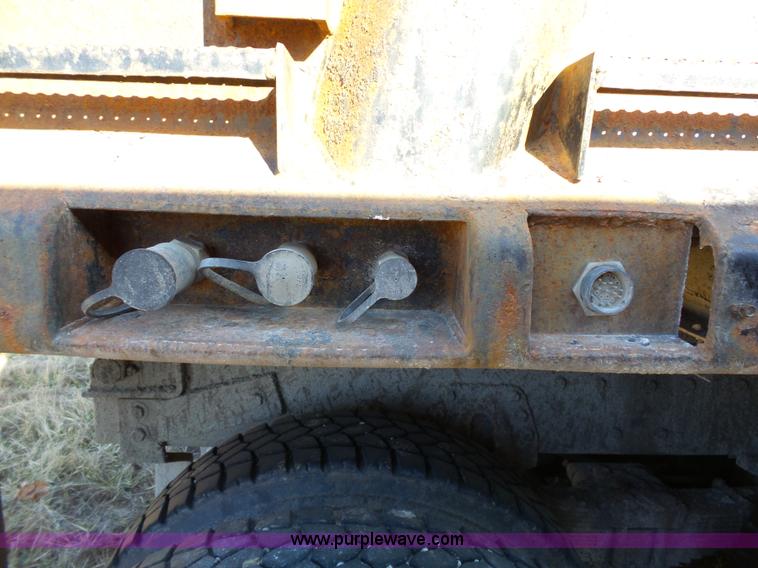 image for item L3697 2000 International F4900 dump truck