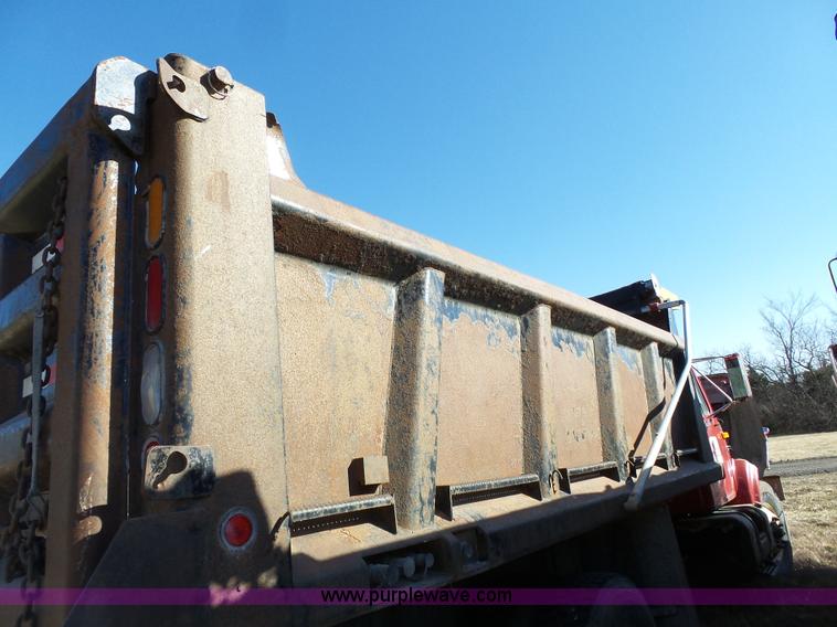 image for item L3697 2000 International F4900 dump truck