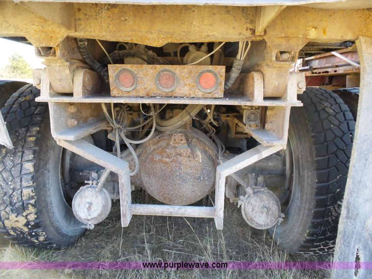 image for item L3697 2000 International F4900 dump truck