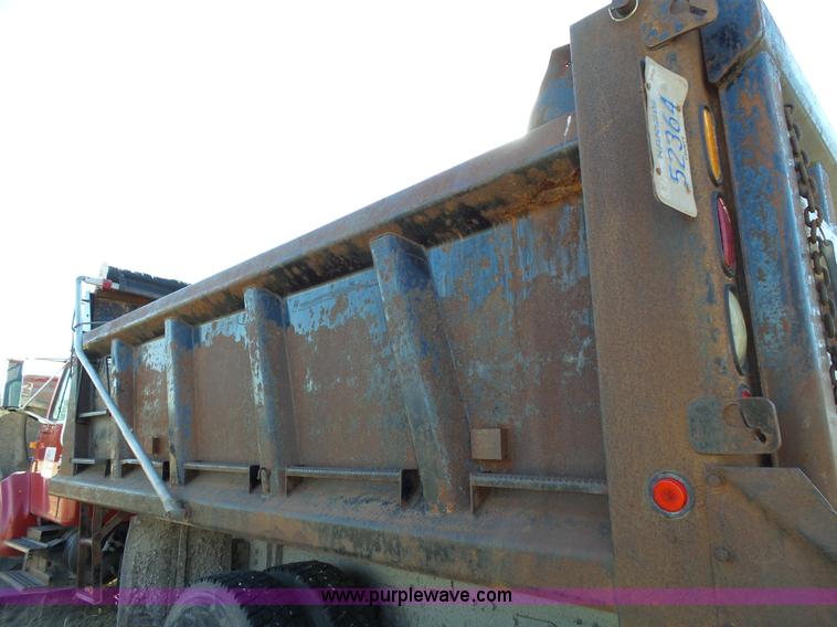 image for item L3697 2000 International F4900 dump truck