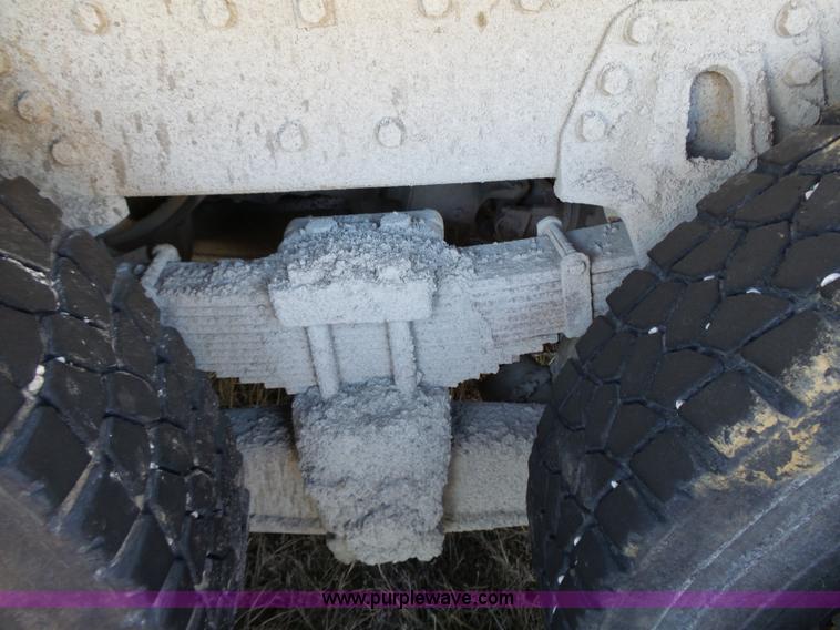 image for item L3697 2000 International F4900 dump truck