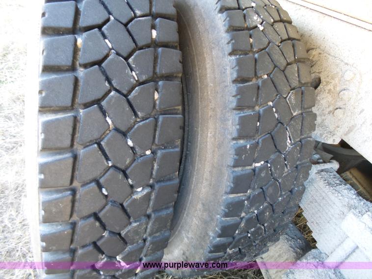 image for item L3697 2000 International F4900 dump truck