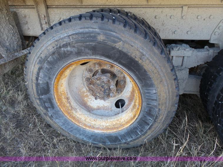 image for item L3697 2000 International F4900 dump truck