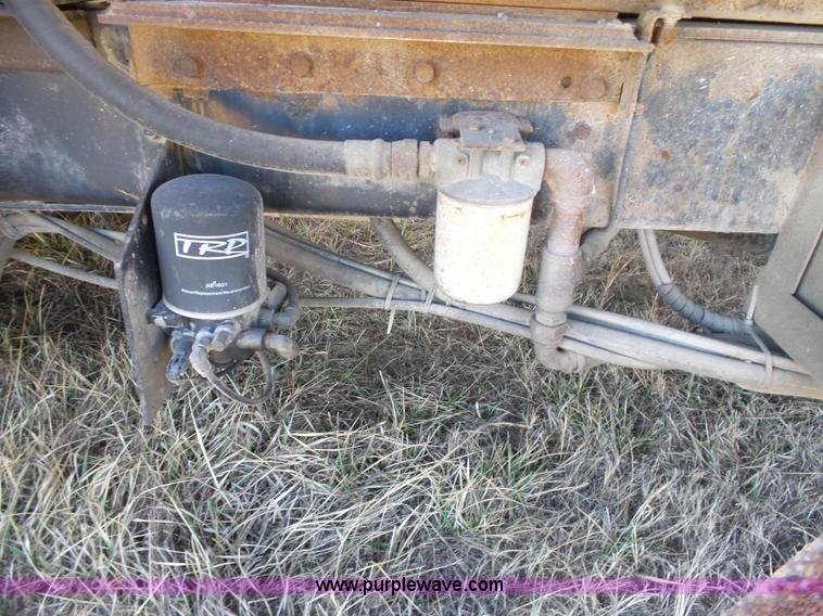 image for item L3697 2000 International F4900 dump truck