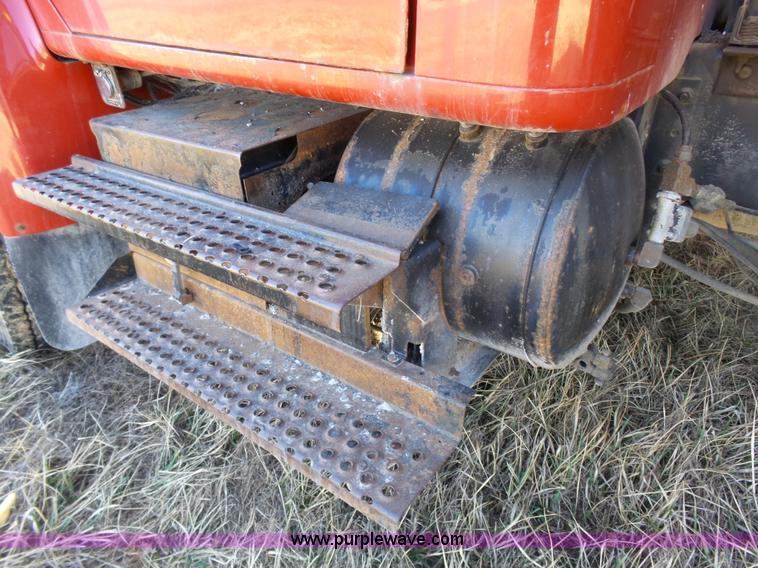 image for item L3697 2000 International F4900 dump truck