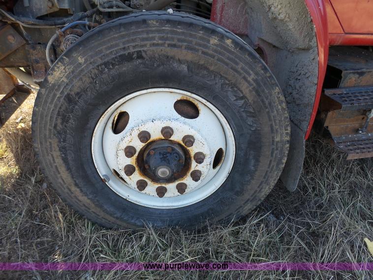 image for item L3697 2000 International F4900 dump truck