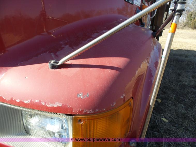 image for item L3697 2000 International F4900 dump truck