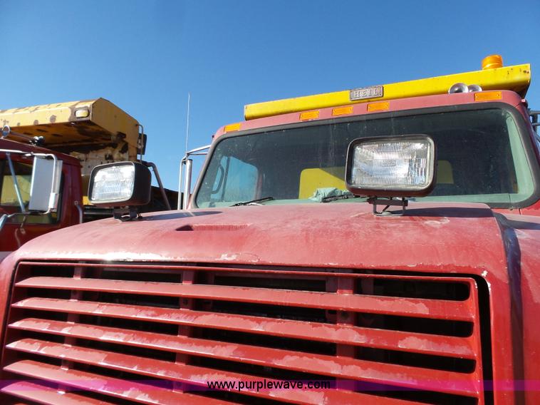 image for item L3697 2000 International F4900 dump truck