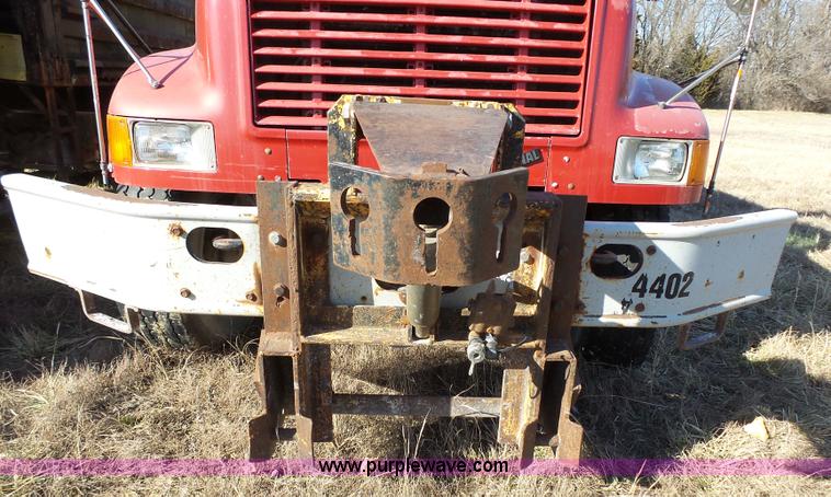 image for item L3697 2000 International F4900 dump truck