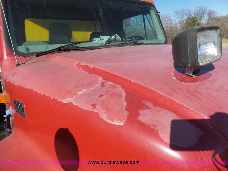 image for item L3697 2000 International F4900 dump truck