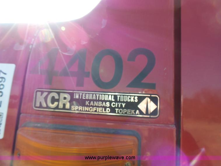 image for item L3697 2000 International F4900 dump truck