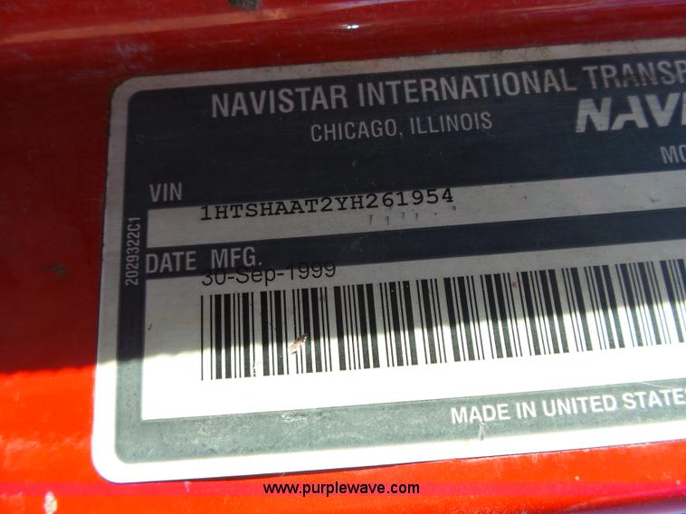 image for item L3697 2000 International F4900 dump truck