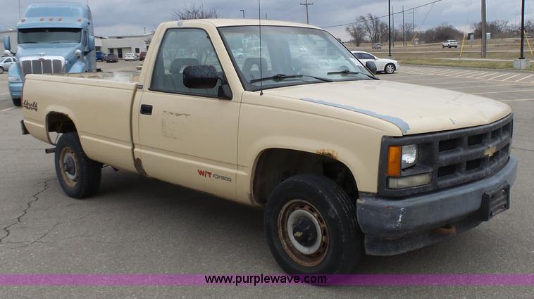 image for item L3704 1992 Chevrolet Cheyenne 1500 pickup truck