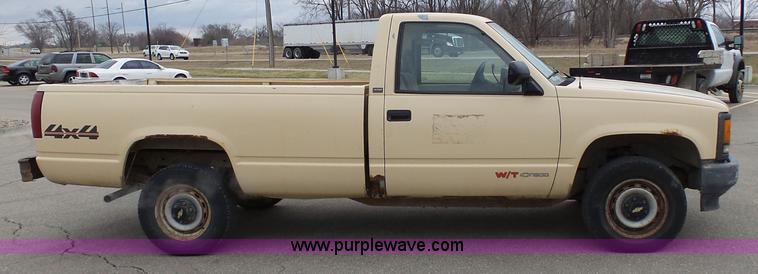 image for item L3704 1992 Chevrolet Cheyenne 1500 pickup truck