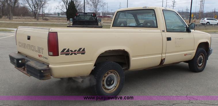 image for item L3704 1992 Chevrolet Cheyenne 1500 pickup truck