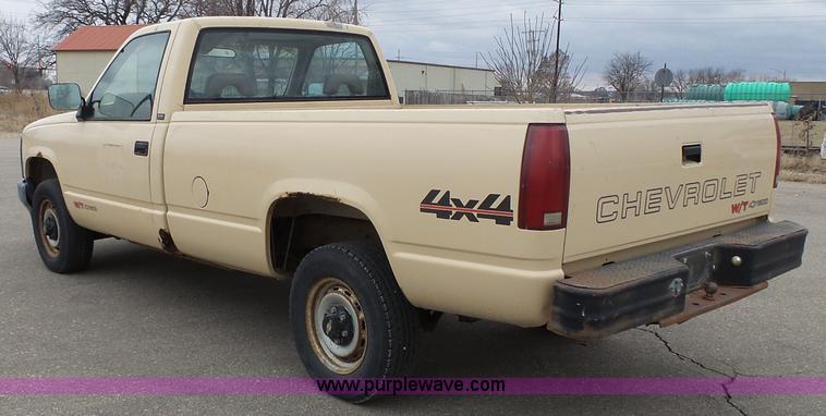 image for item L3704 1992 Chevrolet Cheyenne 1500 pickup truck