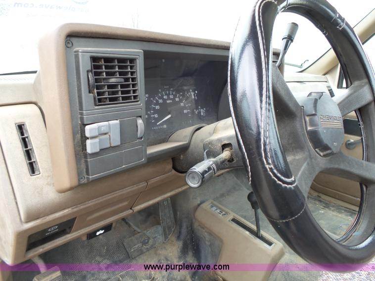 image for item L3704 1992 Chevrolet Cheyenne 1500 pickup truck