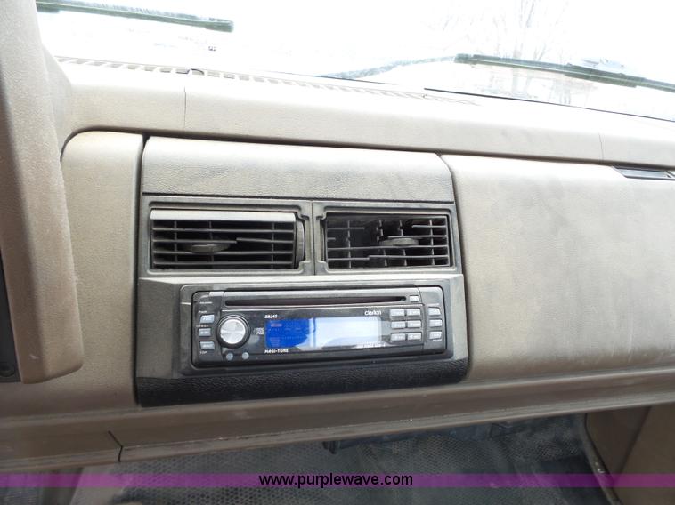 image for item L3704 1992 Chevrolet Cheyenne 1500 pickup truck