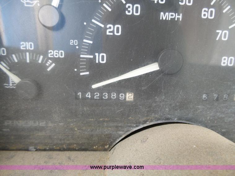 image for item L3704 1992 Chevrolet Cheyenne 1500 pickup truck