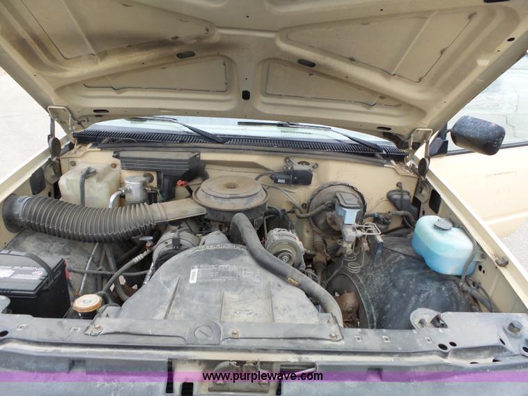 image for item L3704 1992 Chevrolet Cheyenne 1500 pickup truck