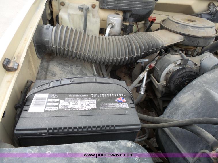 image for item L3704 1992 Chevrolet Cheyenne 1500 pickup truck