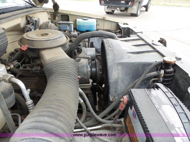 image for item L3704 1992 Chevrolet Cheyenne 1500 pickup truck