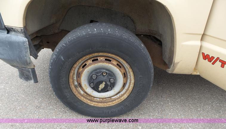 image for item L3704 1992 Chevrolet Cheyenne 1500 pickup truck