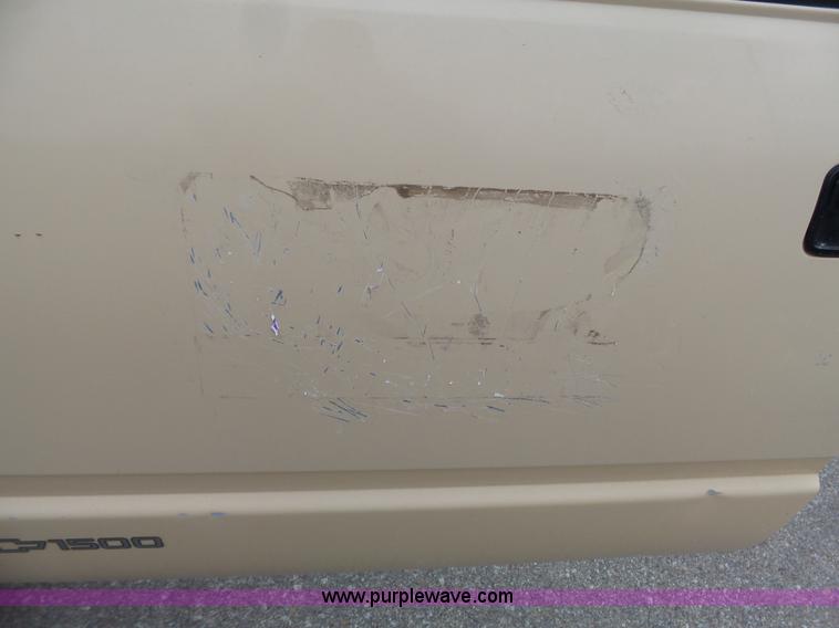 image for item L3704 1992 Chevrolet Cheyenne 1500 pickup truck