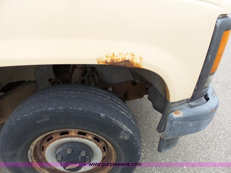 image for item L3704 1992 Chevrolet Cheyenne 1500 pickup truck