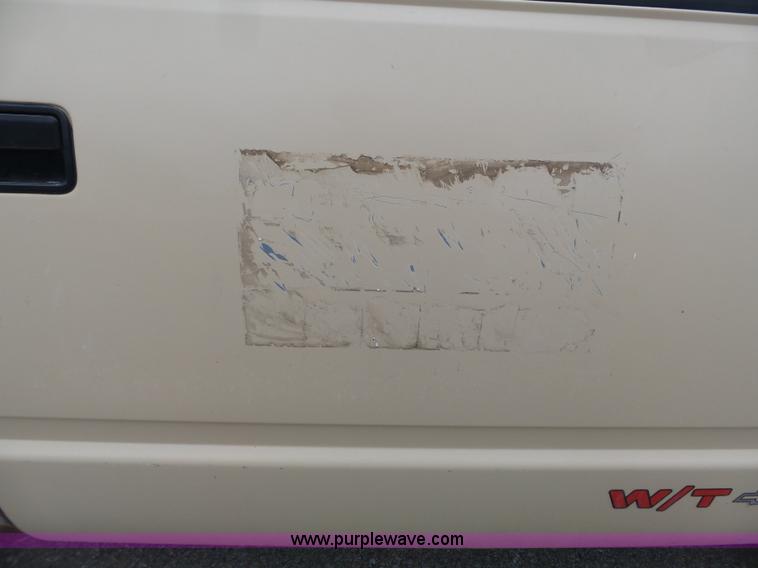 image for item L3704 1992 Chevrolet Cheyenne 1500 pickup truck