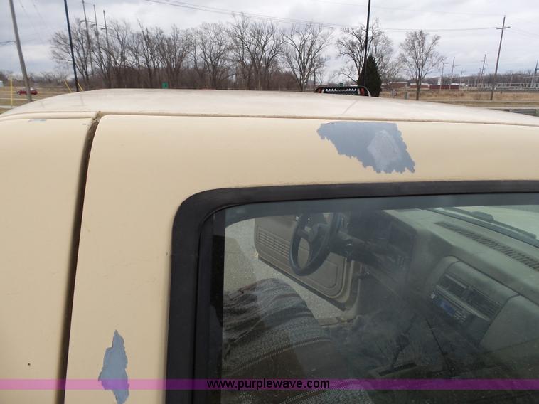 image for item L3704 1992 Chevrolet Cheyenne 1500 pickup truck