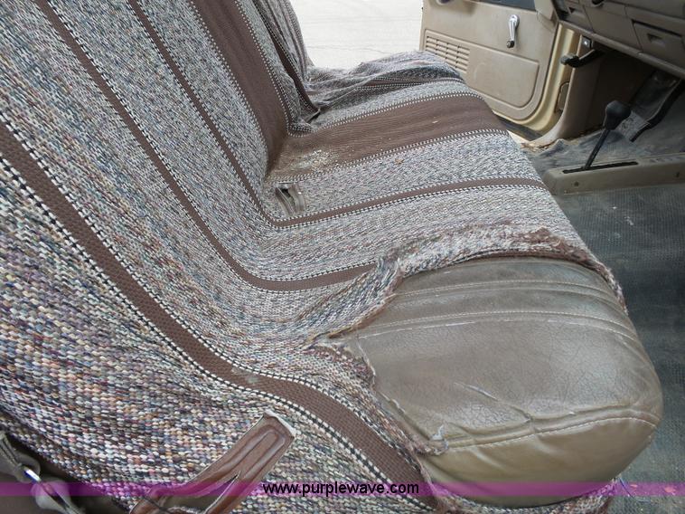 image for item L3704 1992 Chevrolet Cheyenne 1500 pickup truck