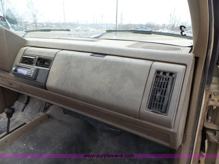 image for item L3704 1992 Chevrolet Cheyenne 1500 pickup truck