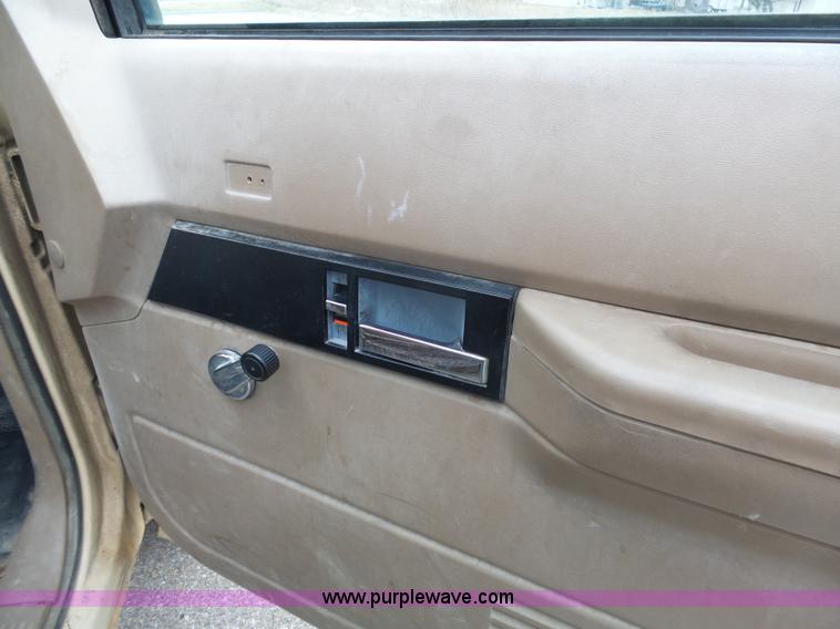 image for item L3704 1992 Chevrolet Cheyenne 1500 pickup truck