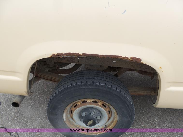 image for item L3704 1992 Chevrolet Cheyenne 1500 pickup truck