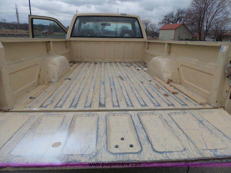 image for item L3704 1992 Chevrolet Cheyenne 1500 pickup truck