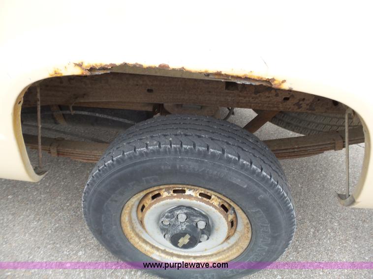 image for item L3704 1992 Chevrolet Cheyenne 1500 pickup truck