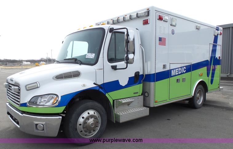 image for item L3721 2006 Freightliner Business Class M2 ambulance