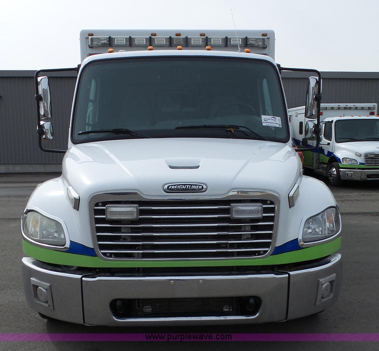 image for item L3721 2006 Freightliner Business Class M2 ambulance