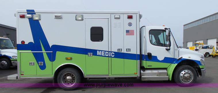 image for item L3721 2006 Freightliner Business Class M2 ambulance