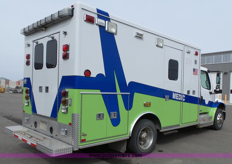 image for item L3721 2006 Freightliner Business Class M2 ambulance