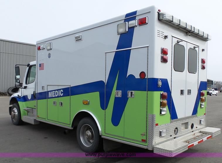 image for item L3721 2006 Freightliner Business Class M2 ambulance