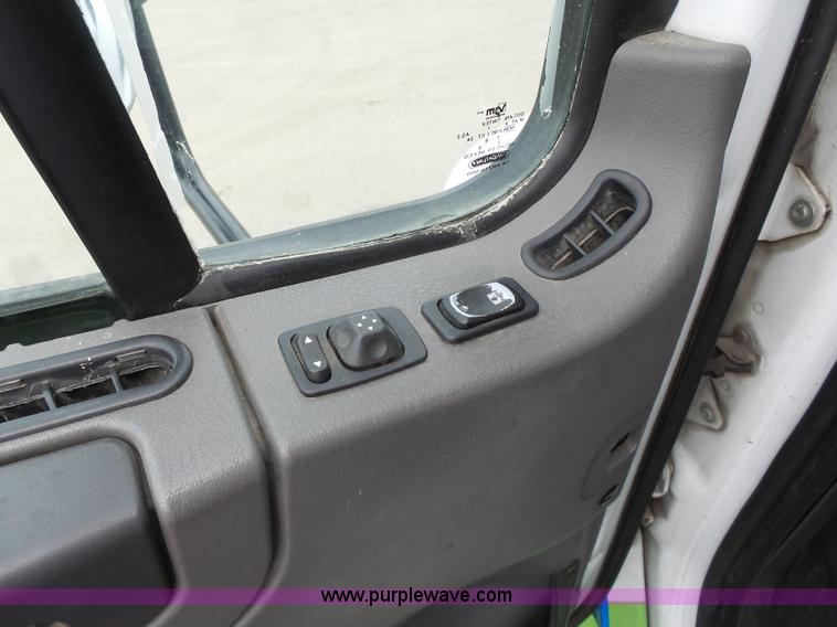 image for item L3721 2006 Freightliner Business Class M2 ambulance