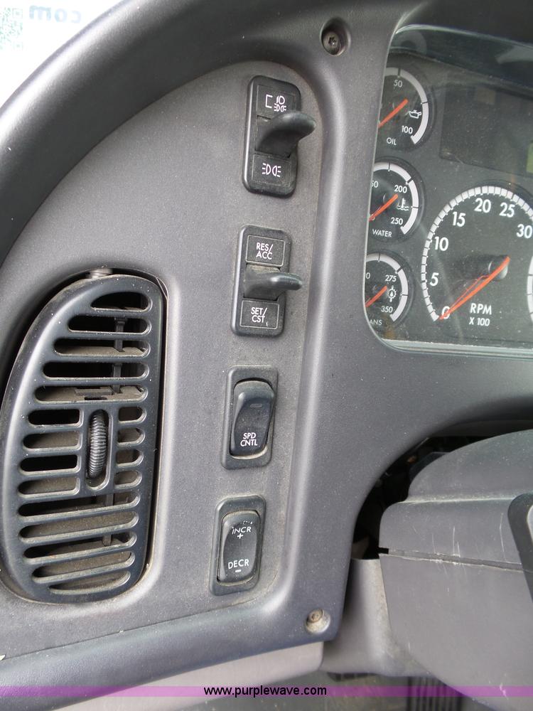 image for item L3721 2006 Freightliner Business Class M2 ambulance