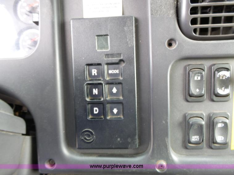 image for item L3721 2006 Freightliner Business Class M2 ambulance