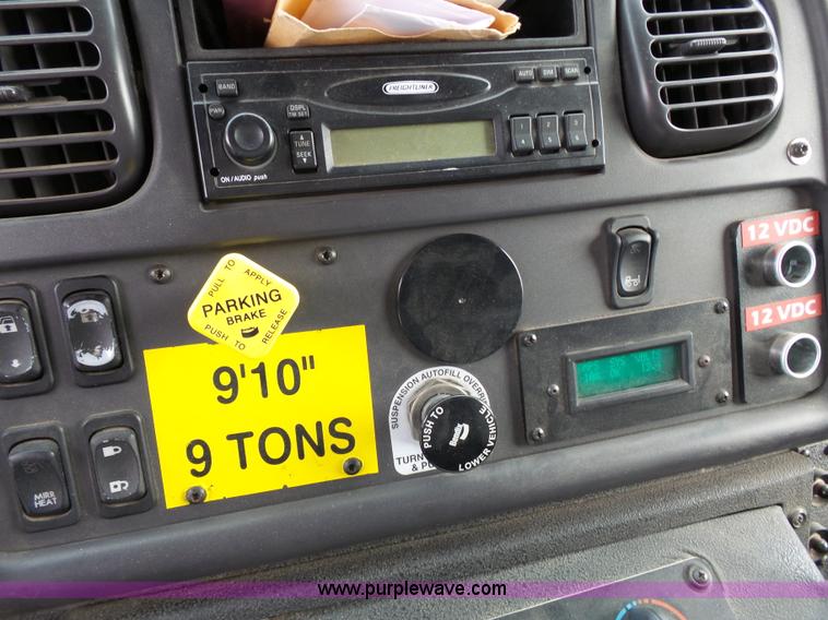 image for item L3721 2006 Freightliner Business Class M2 ambulance