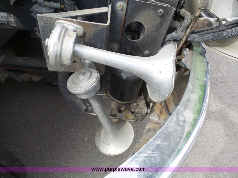 image for item L3721 2006 Freightliner Business Class M2 ambulance