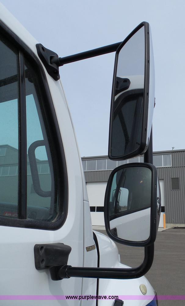 image for item L3721 2006 Freightliner Business Class M2 ambulance