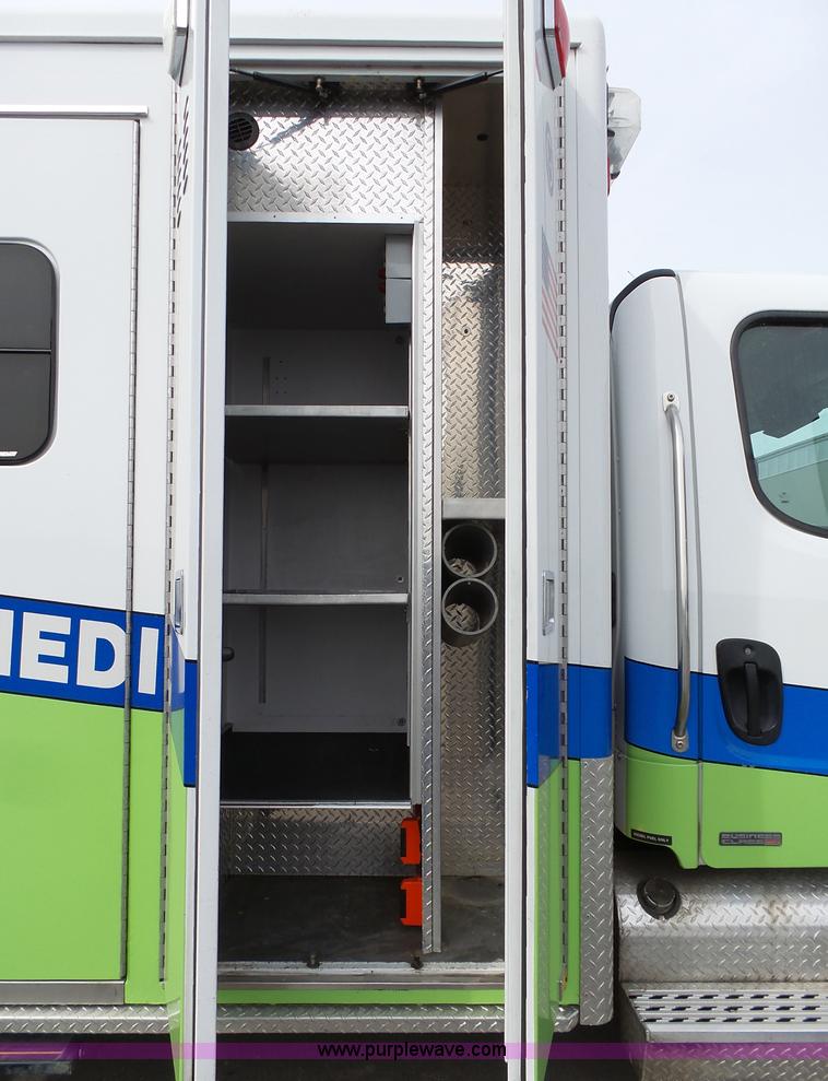 image for item L3721 2006 Freightliner Business Class M2 ambulance